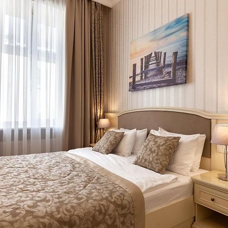 Royal Mini-Apart Hotel On Rynok Square Lviv Exterior photo