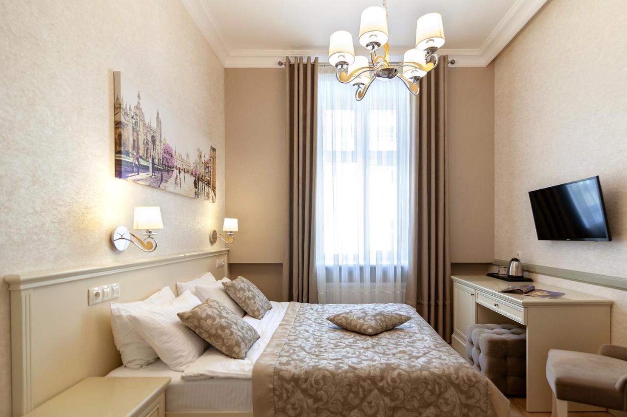 Royal Mini-Apart Hotel On Rynok Square Lviv Exterior photo