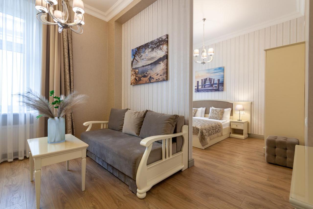 Royal Mini-Apart Hotel On Rynok Square Lviv Exterior photo