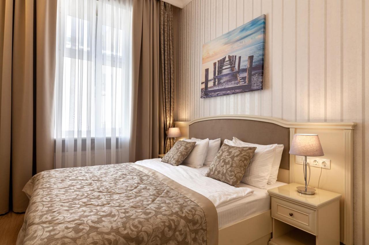 Royal Mini-Apart Hotel On Rynok Square Lviv Exterior photo