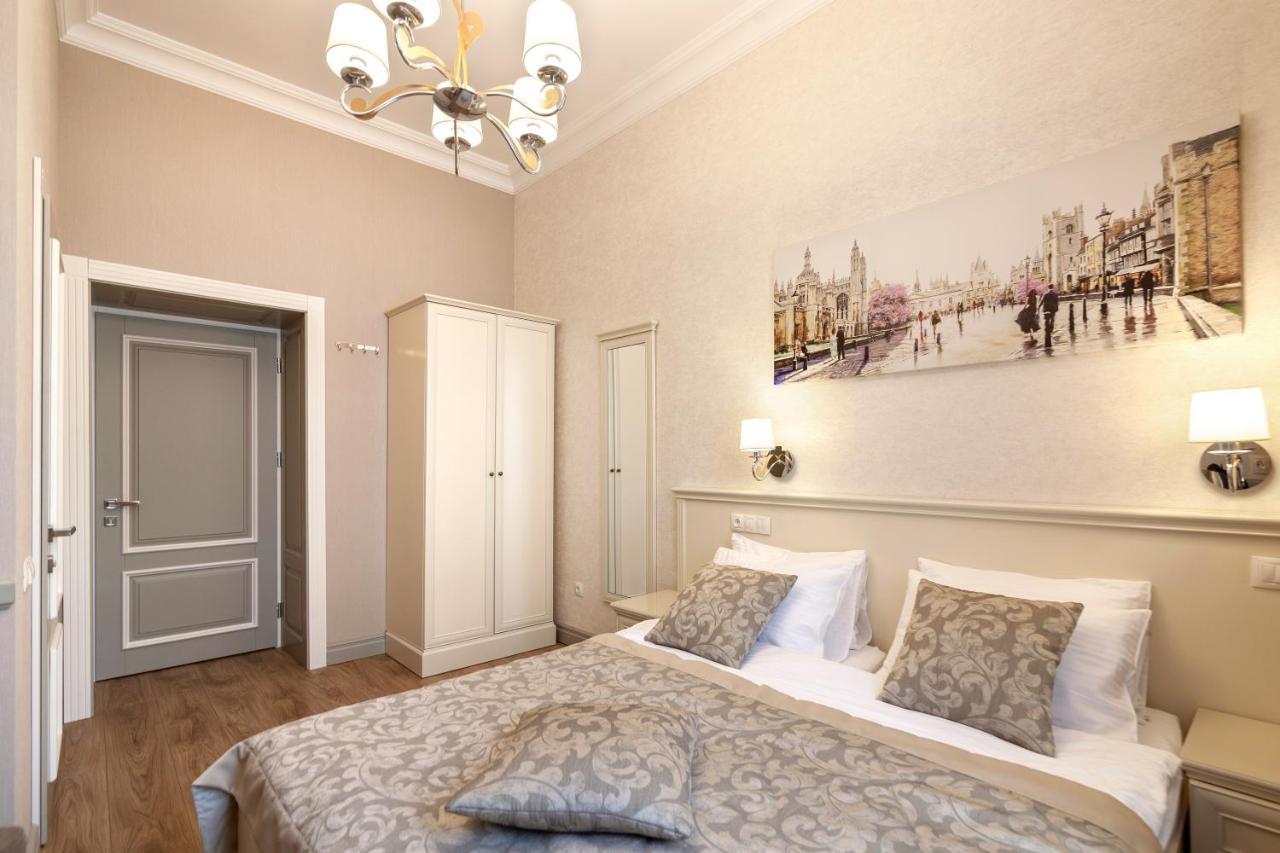 Royal Mini-Apart Hotel On Rynok Square Lviv Exterior photo
